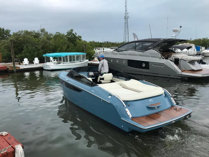 Slide: The Image of Cranchi E26 2020 - 35