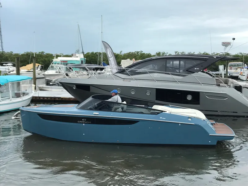 Slide: The Image of Cranchi E26 2020 - 38