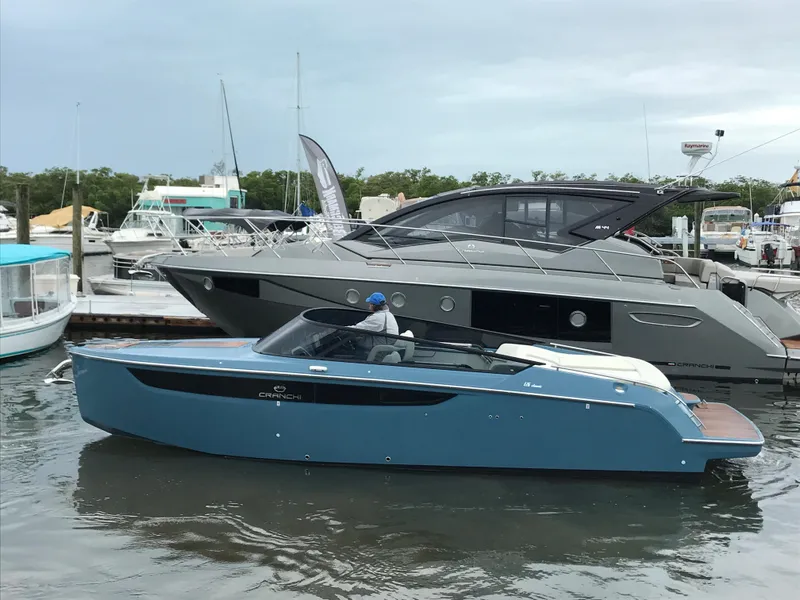 Slide: The Image of Cranchi E26 2020 - 39