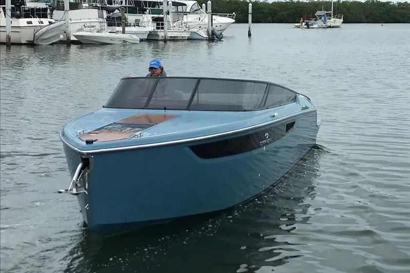 Slide: The Image of Cranchi E26 2020 - 44