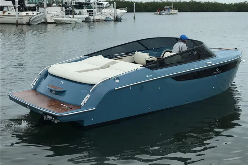 Slide: The Image of Cranchi E26 2020 - 49