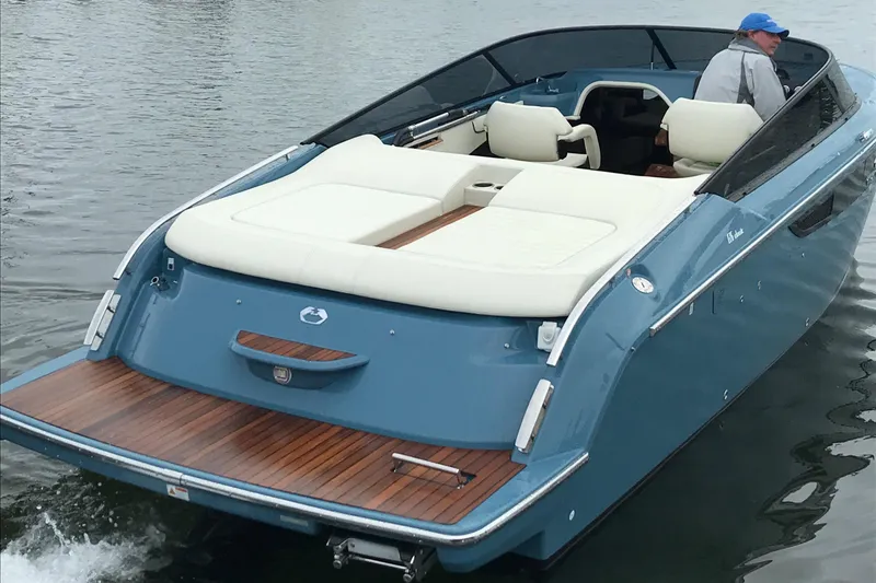 Slide: The Image of Cranchi E26 2020 - 51