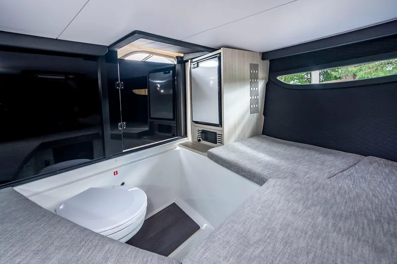 Slide: The Image of Cranchi E26 2020 - 7