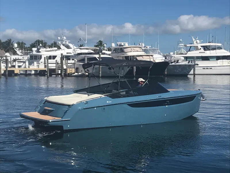 Slide: The Image of Cranchi E26 2020 - 9