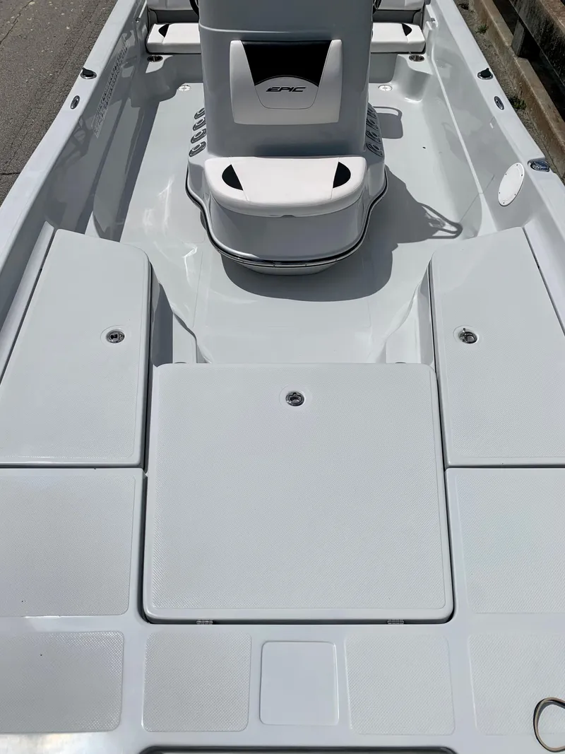 Slide: The Image of 2015 Epic 22SC Bay Boat deck with storage compartments and seating. - 14