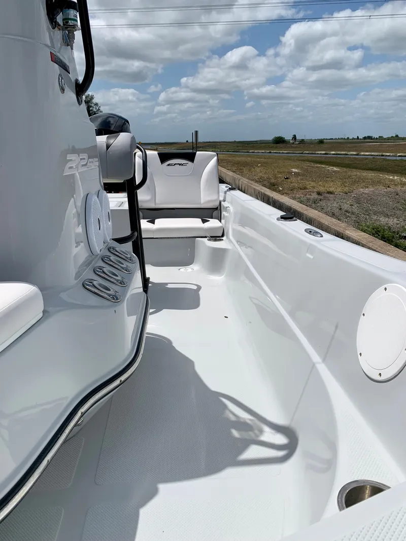 Slide: The Image of 2015 Epic 22SC Bay Boat interior with seating and console. - 17