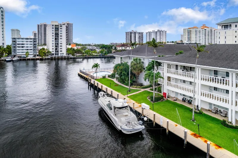 Slide: The Image of Sea Ray 44 Sundancer 2008 - 55