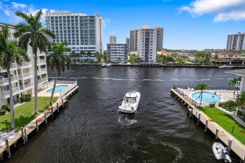 Slide: The Image of Sea Ray 44 Sundancer 2008 - 59