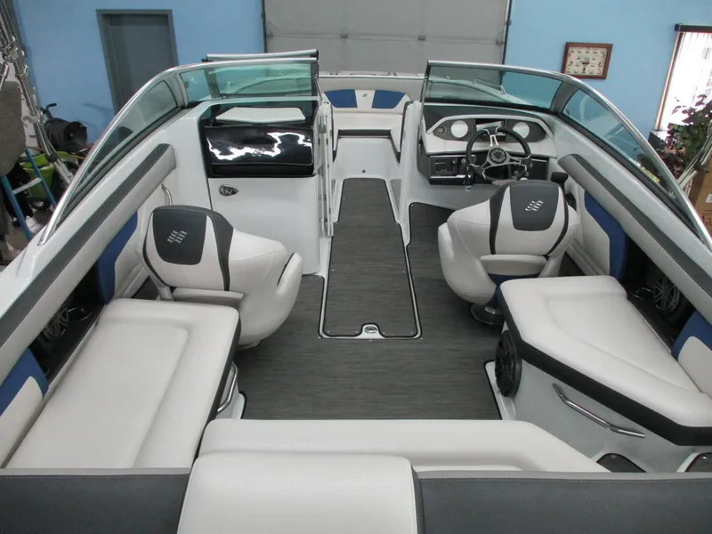 Slide: The Image of Interior of a 2021 Four Winns HD3 RS boat with luxurious seating. - 6