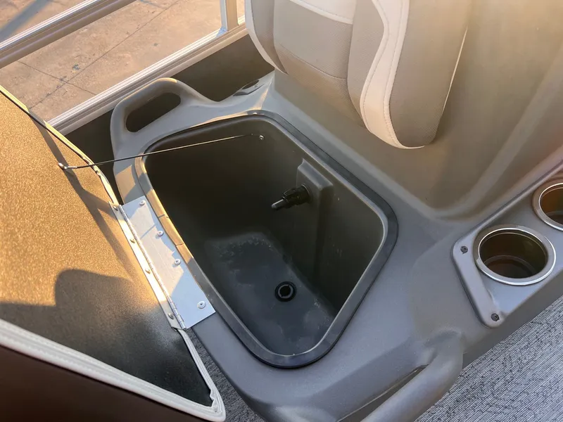 Slide: The Image of Tracker Bass Buggy 16 2026 - 12