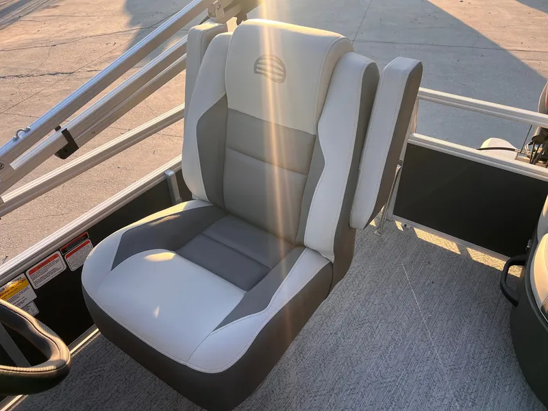 Slide: The Image of Tracker Bass Buggy 16 2026 - 14