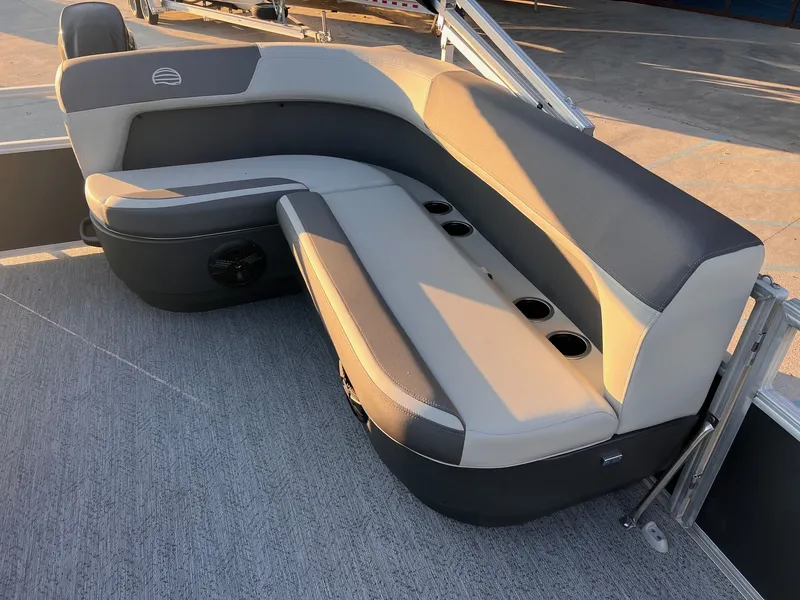 Slide: The Image of Tracker Bass Buggy 16 2026 - 5