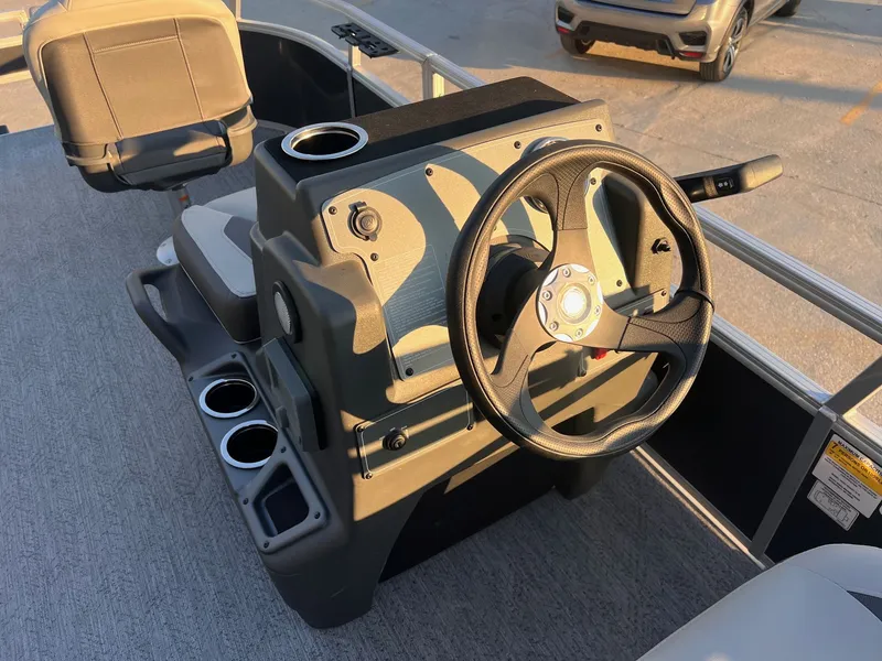 Slide: The Image of Tracker Bass Buggy 16 2026 - 6