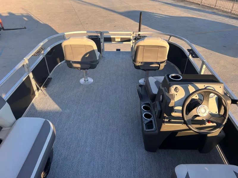 Slide: The Image of Tracker Bass Buggy 16 2026 - 7