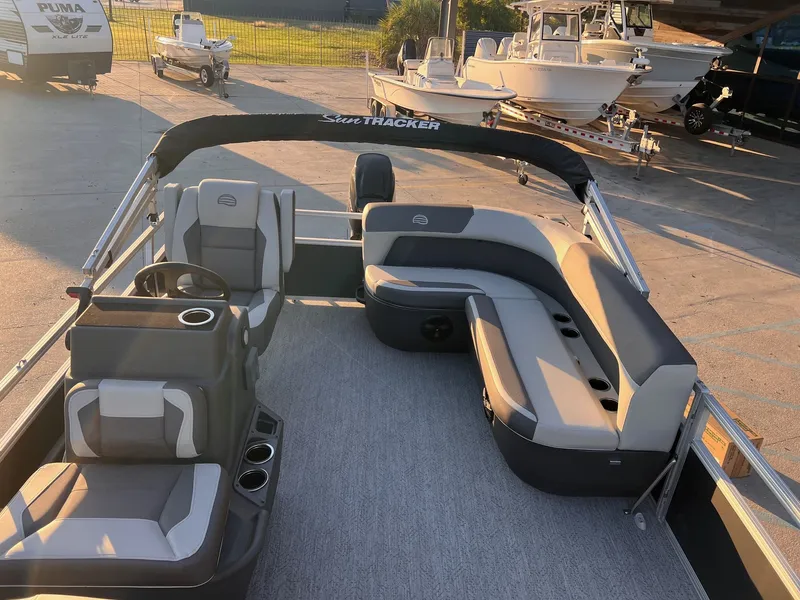 Slide: The Image of Tracker Bass Buggy 16 2026 - 8