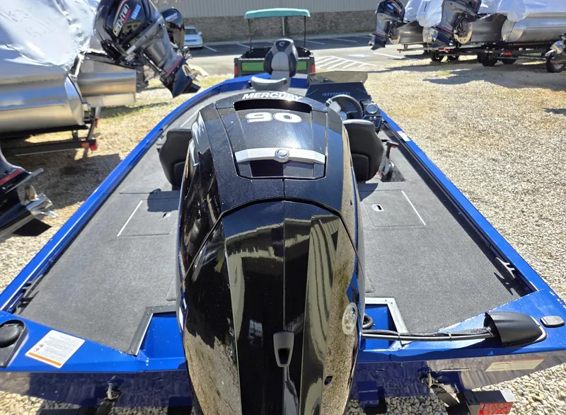 Slide: The Image of Crestliner XF179 BASS 2026 - 7
