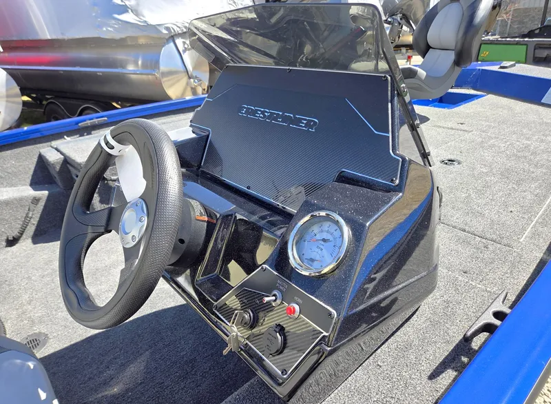 Slide: The Image of Crestliner XF179 BASS 2026 - 9