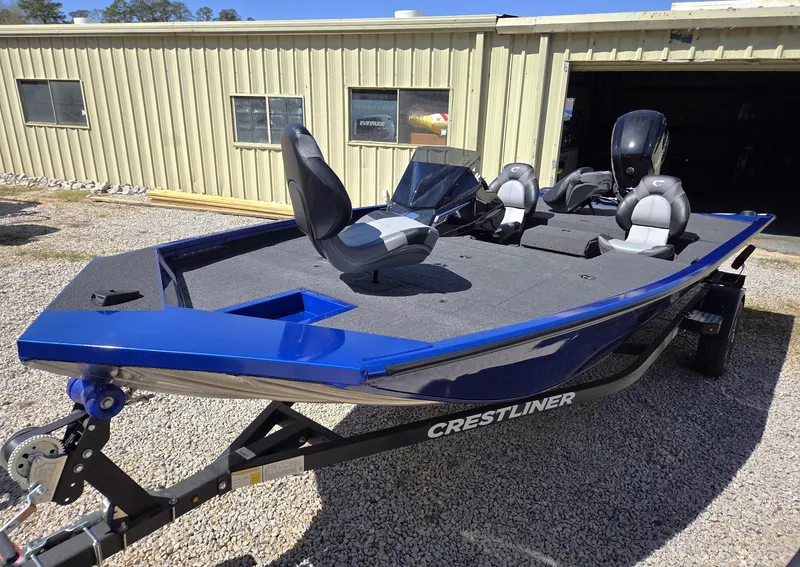 Slide: The Image of Crestliner XF179 BASS 2026 - 2