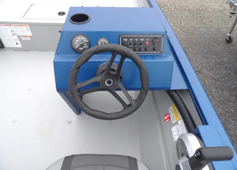 Slide: The Image of Lund PREDATOR 1760 SIDE CONSOLE 2026 - 8