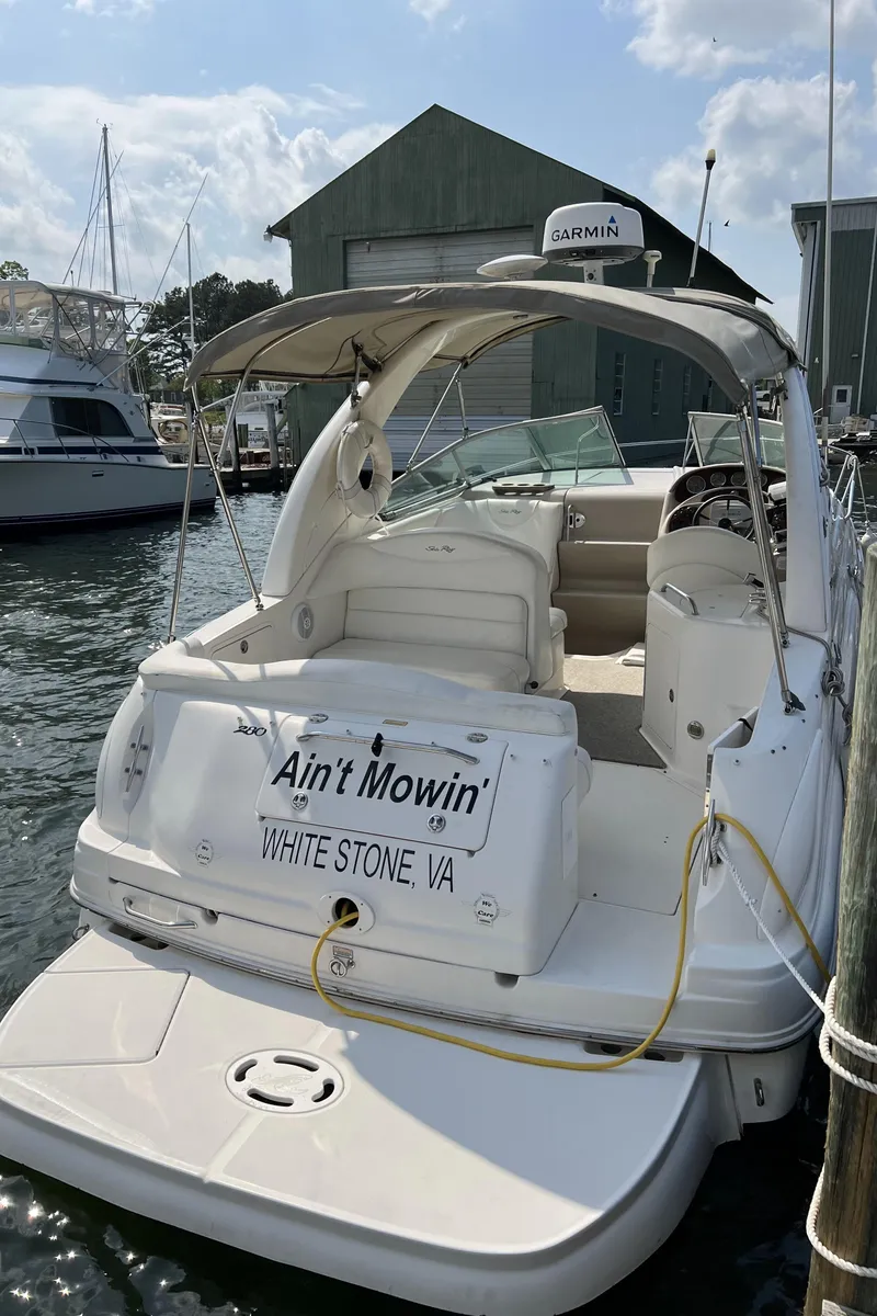 Slide: The Image of Sea Ray 28 Sundancer Transom - 5