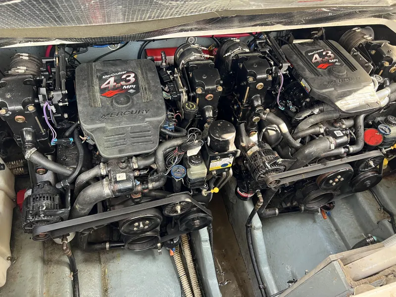 Slide: The Image of Sea Ray 28 Sundancer Engines - 6