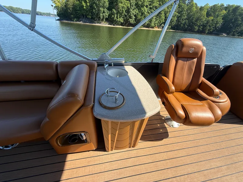 Slide: The Image of Premier INTRIGUE 250 RF 2018 - 14