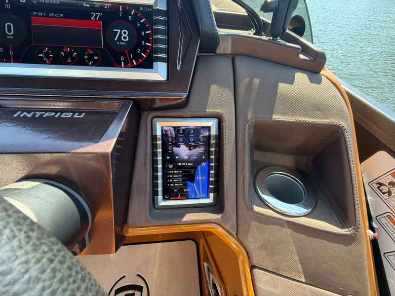 Slide: The Image of Premier INTRIGUE 250 RF 2018 - 20