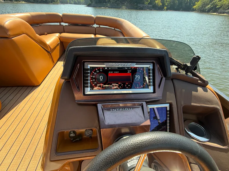 Slide: The Image of Premier INTRIGUE 250 RF 2018 - 19