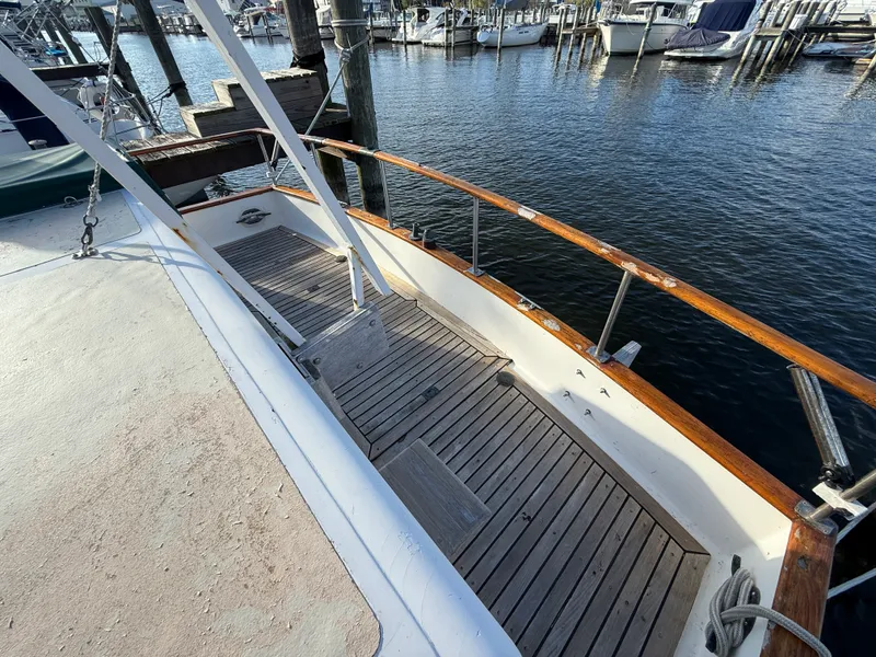 Slide: The Image of Marine Trader DOUBLE CABIN 1981 - 9