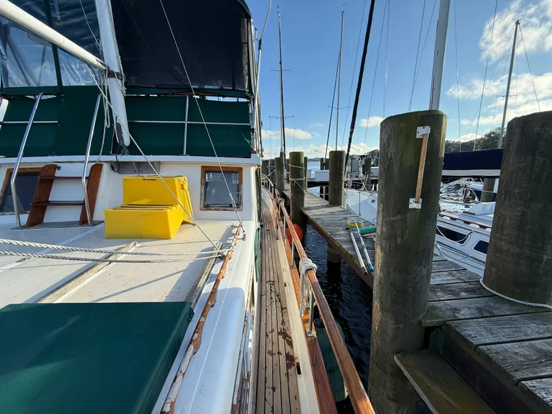 Slide: The Image of Marine Trader DOUBLE CABIN 1981 - 6