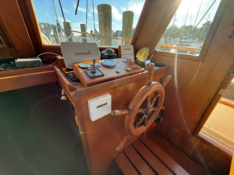 Slide: The Image of Marine Trader DOUBLE CABIN 1981 - 20