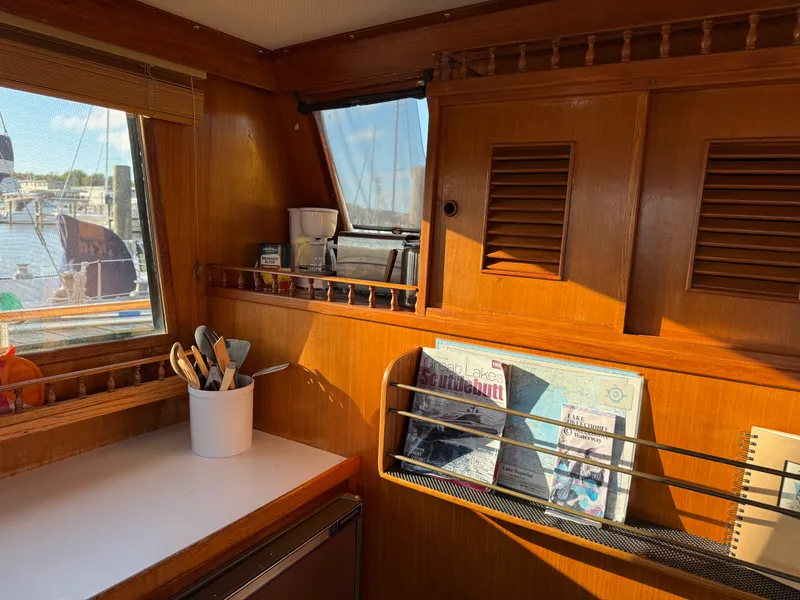 Slide: The Image of Marine Trader DOUBLE CABIN 1981 - 18