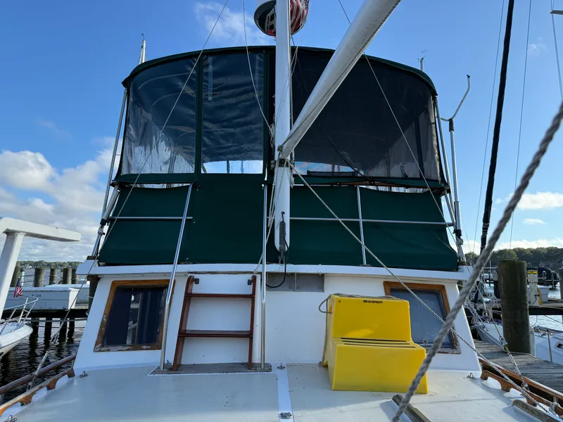 Slide: The Image of Marine Trader DOUBLE CABIN 1981 - 4