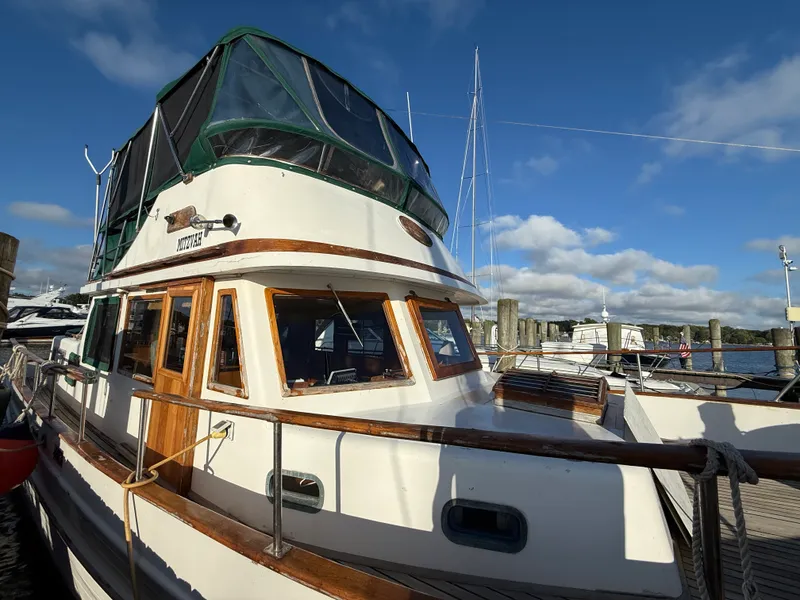 Slide: The Image of Marine Trader DOUBLE CABIN 1981 - 3