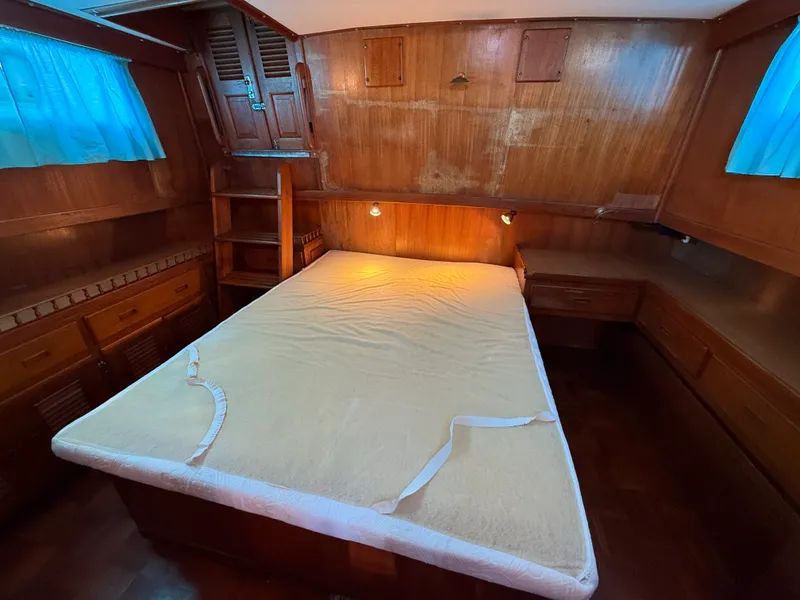 Slide: The Image of Marine Trader DOUBLE CABIN 1981 - 22