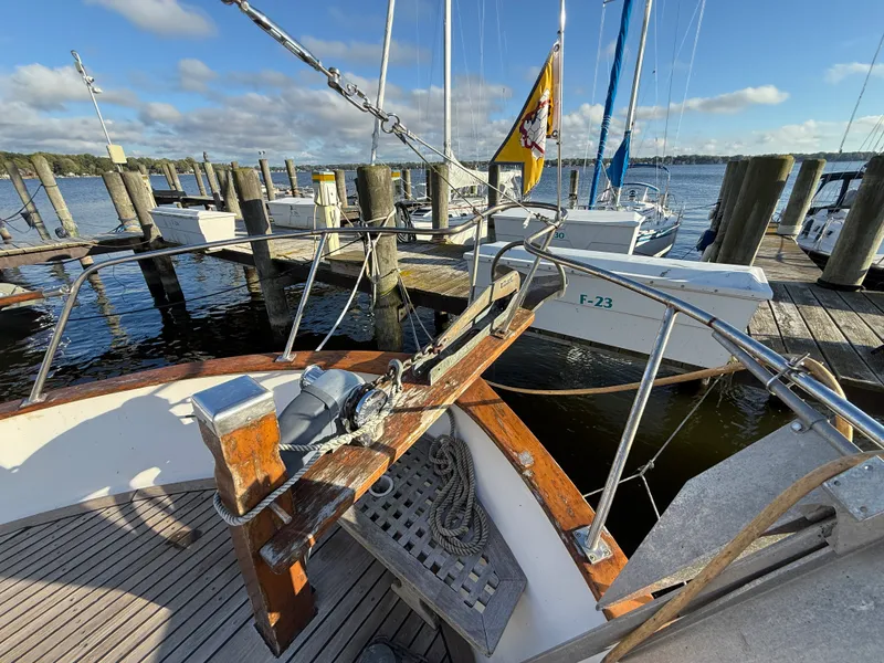 Slide: The Image of Marine Trader DOUBLE CABIN 1981 - 16
