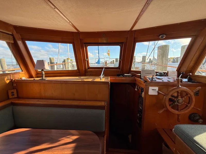 Slide: The Image of Marine Trader DOUBLE CABIN 1981 - 19