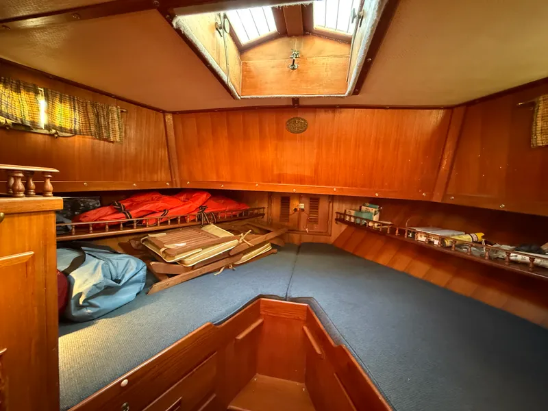 Slide: The Image of Marine Trader DOUBLE CABIN 1981 - 21