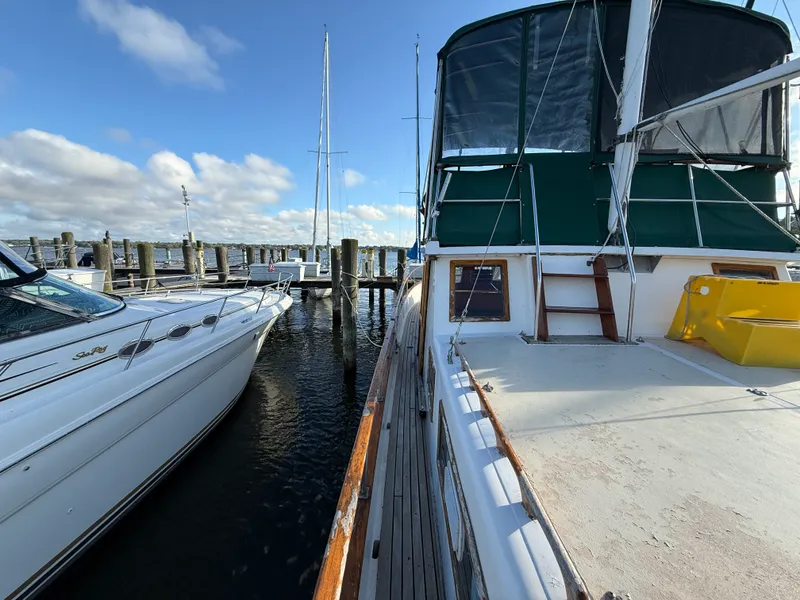 Slide: The Image of Marine Trader DOUBLE CABIN 1981 - 7