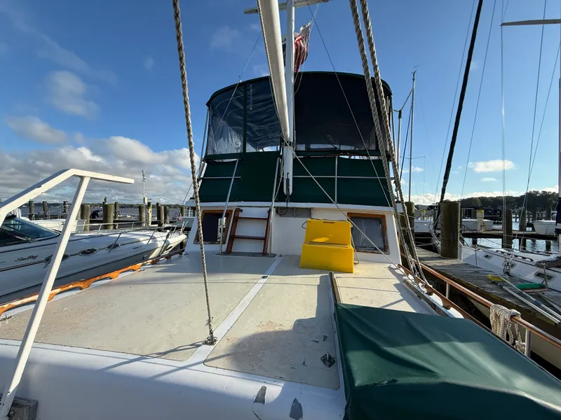Slide: The Image of Marine Trader DOUBLE CABIN 1981 - 5