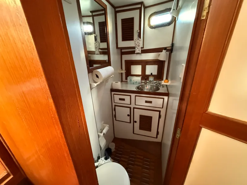 Slide: The Image of Marine Trader DOUBLE CABIN 1981 - 20