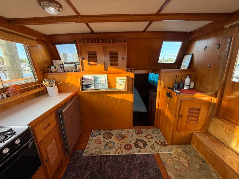 Slide: The Image of Marine Trader DOUBLE CABIN 1981 - 13
