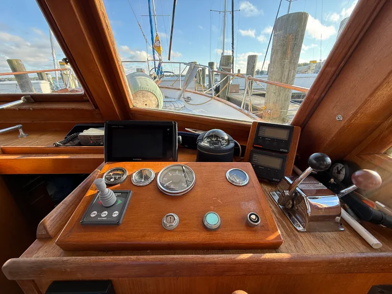 Slide: The Image of Marine Trader DOUBLE CABIN 1981 - 21