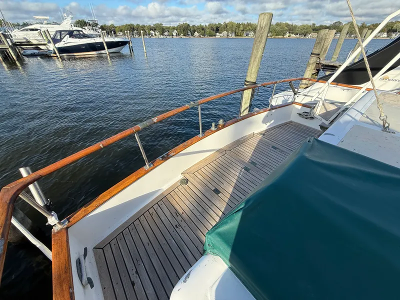 Slide: The Image of Marine Trader DOUBLE CABIN 1981 - 8