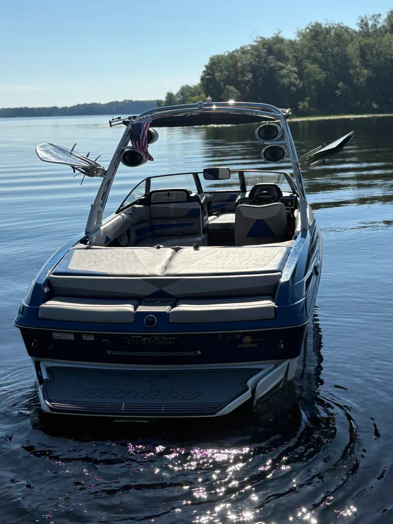 Slide: The Image of Malibu WAKESETTER 23 2014 - 4