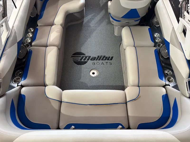 Slide: The Image of Malibu WAKESETTER 23 2014 - 12