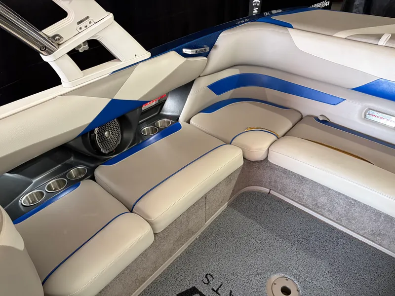Slide: The Image of Malibu WAKESETTER 23 2014 - 13