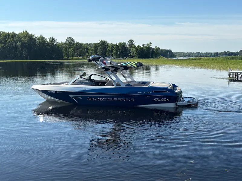 Slide: The Image of Malibu WAKESETTER 23 2014 - 2