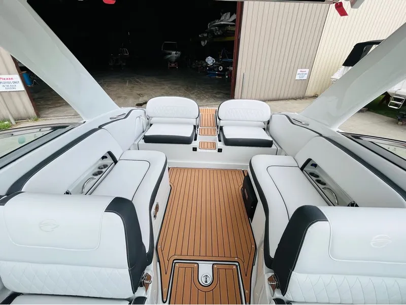 Slide: The Image of Crownline Boats E-305 2024 - 4