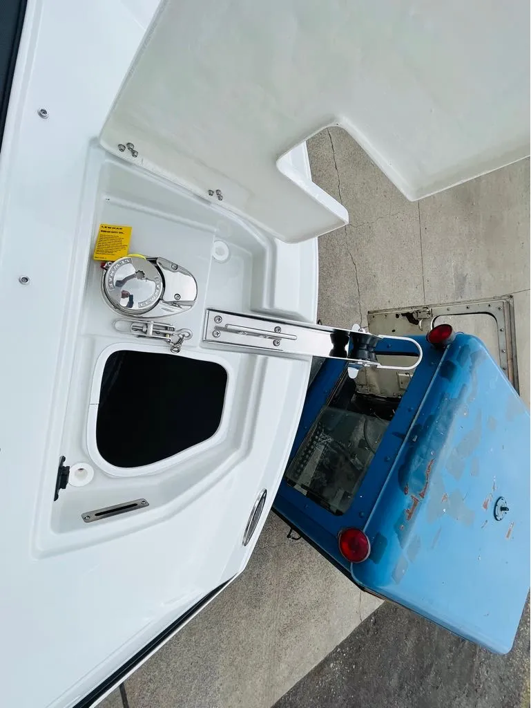 Slide: The Image of Crownline Boats E-305 2024 - 11